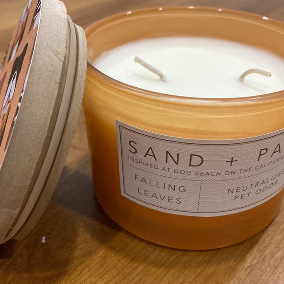 NWOT. Sand + Paws, 2-wick, 12oz., jar candle with lid. - Picture 4 of 8